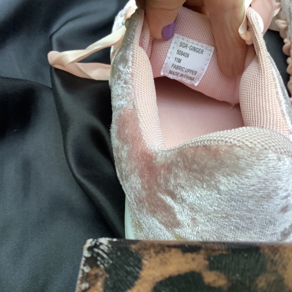 Stylish NWOT Sugar memory foam Blush/pink Velvet sneakers lace up - Picture 10 of 11